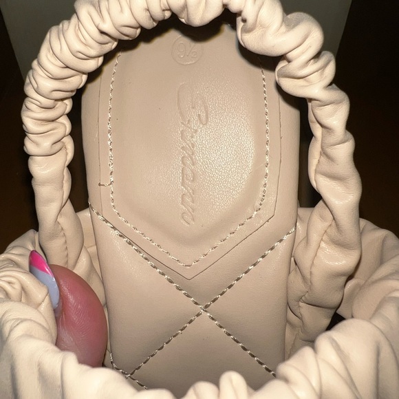 Tan Heels with Scrunch straps, very cute and comfortable, Ermonn Brand - Picture 2 of 2